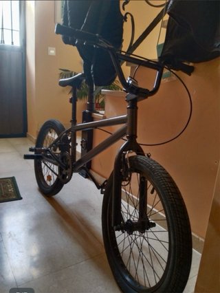 Bicicleta BMX negra