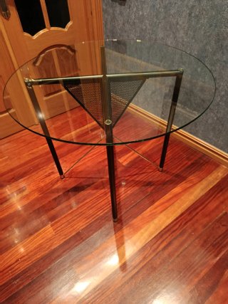 Mesa y 2 sillones