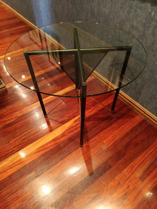 Mesa y 2 sillones