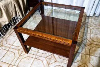 Mesa auxiliar / mesa de centro de madera y cristal