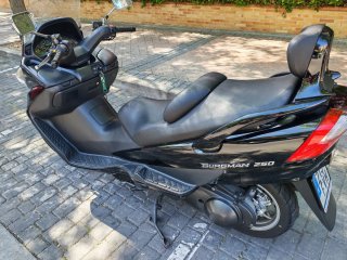 Suzuki Burgman 250 Inyección Negra