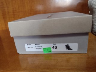 Sandalias beige de piel de tacón abierto.N40