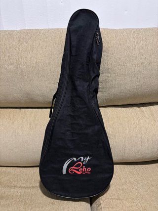 Ukulele marrone con custodia