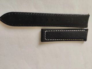 Cinturino Omega nero con cuciture bianche