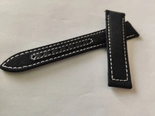 Cinturino Omega nero con cuciture bianche