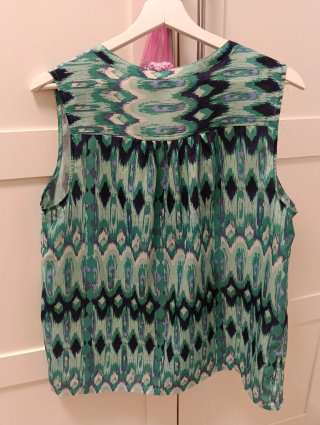 Blusa sin mangas estampada
