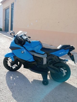 Moto a batería BMW azul 12v