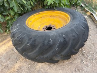 Rueda de tractor con llanta