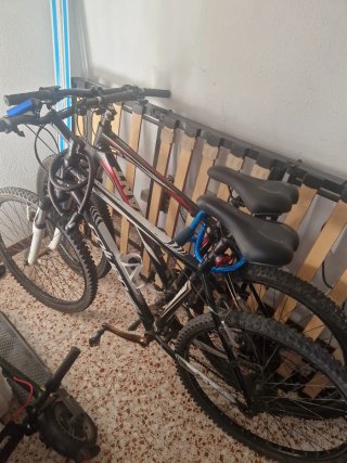 Bicicleta Montaña Giant Negra y Blanca
