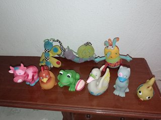 Lote 6 muñecos goma baño
