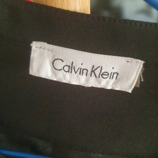 Blusa Calvin Klein Negra Bolsillos Cremallera
