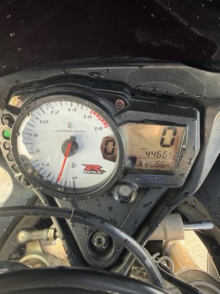 Suzuki GSXR600 - Moto Deportiva Azul y Blanca