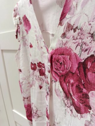 Blusa floral rosa y blanca