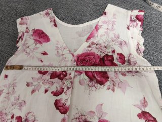 Blusa floral rosa y blanca
