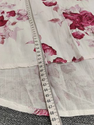 Blusa floral rosa y blanca