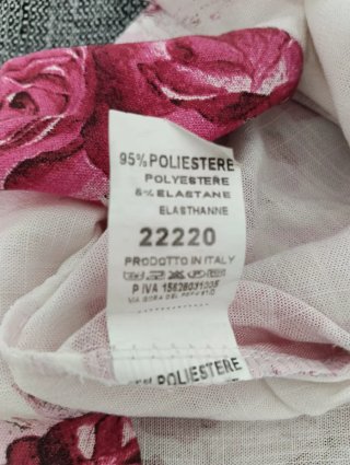Blusa floral rosa y blanca