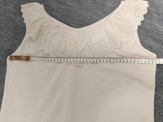 Blusa beige con volantes