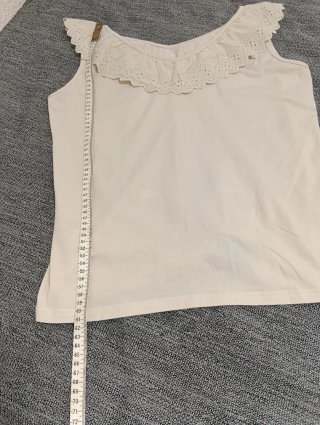 Blusa beige con volantes