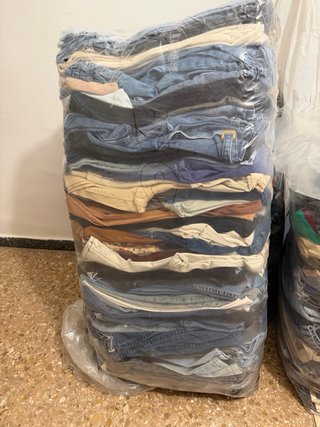 Jersey vintage y pantalones vaqueros al kilo