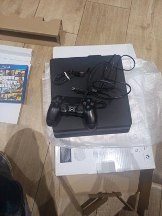 PS4 1TB + Mando + 4 Juegos
