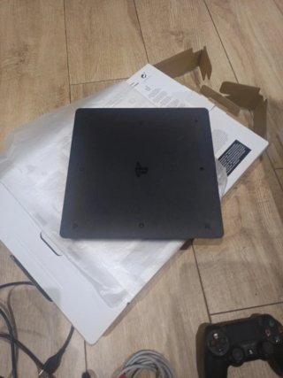 PS4 1TB + Mando + 4 Juegos