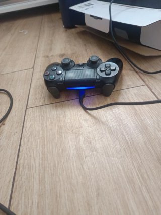 PS4 1TB + Mando + 4 Juegos