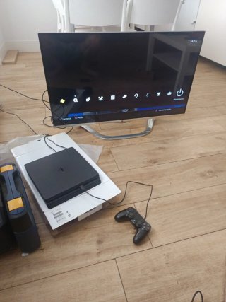 PS4 1TB + Mando + 4 Juegos