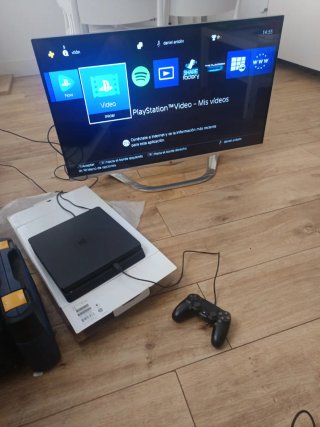 PS4 1TB + Mando + 4 Juegos