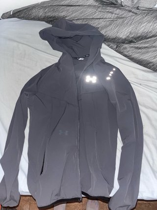 Chaqueta Under Armour gris reflectante