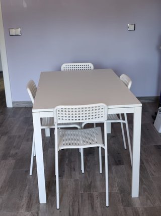 Mesa blanca VIHALS + 1 silla regalo
