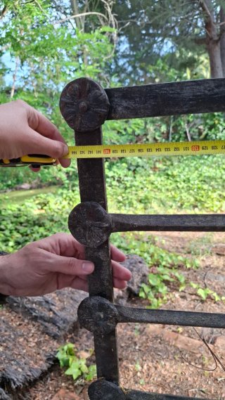 Reja antigua de hierro forjado