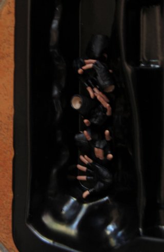 Hot Toys Spiderman Stealth Suit Deluxe