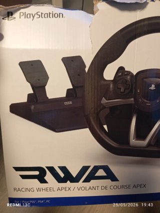 Volante HORI PS4/PS5/pc con Pedales