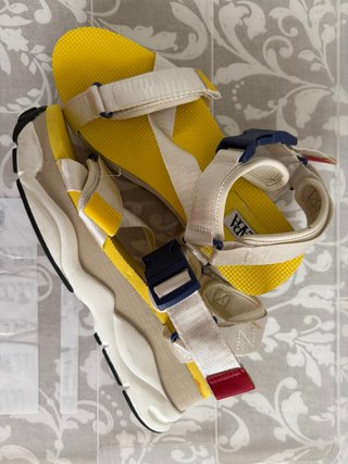 Sandalias Deportivas Beige y Amarillas