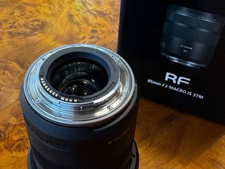 Canon RF 85mm F2 Macro IS STM