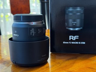 Canon RF 85mm F2 Macro IS STM