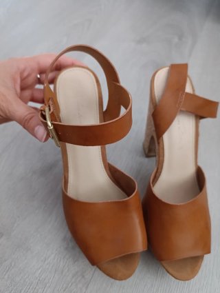 Sandalias tacón cuña Lefties marrón