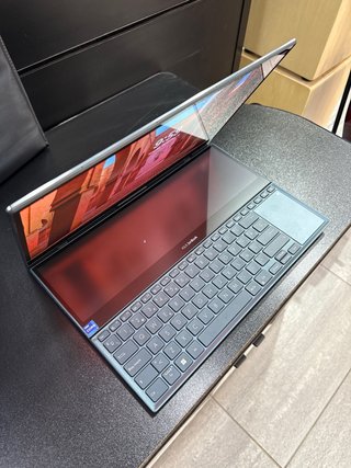 Asus Zenbook Pro Duo UX582Z Portátil