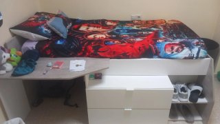 Cama con escritorio y cajones
