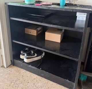 Mueble de madera negro