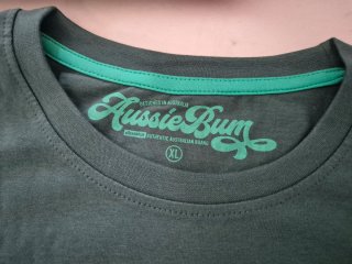 Camiseta Aussie Bum verde con estampado