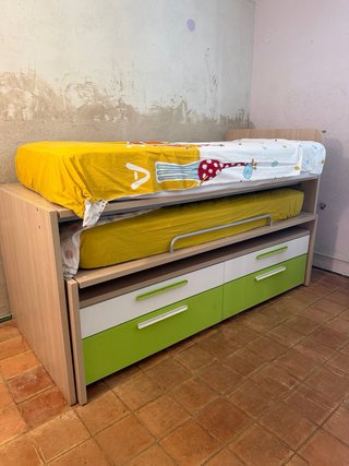 Habitación juvenil con cajones