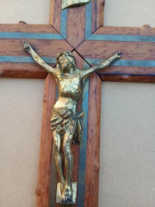Crucifijo de pared antiguo madera y metal, firmado