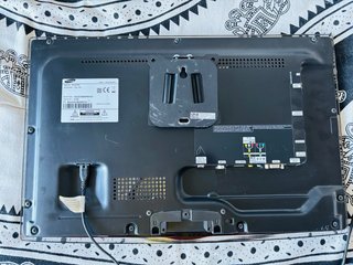 TV Samsung 22 HD con soporte pared y Chromecast