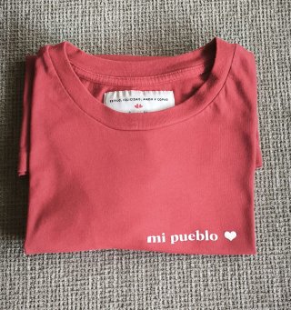 Camiseta mi pueblo mujer roja