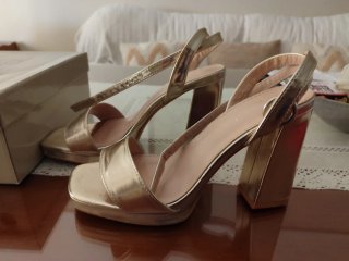 Zapatos de fiesta dorados tacón bloque