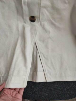 Falda midi blanca con cinturón