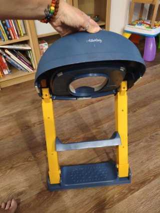 Escalón para baño infantil azul y amarillo