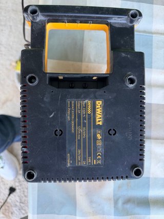 Cargador DEWALT