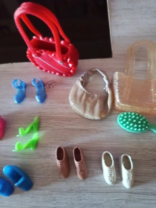 Lote Accesorios Barbie: Bolsos y Zapatos